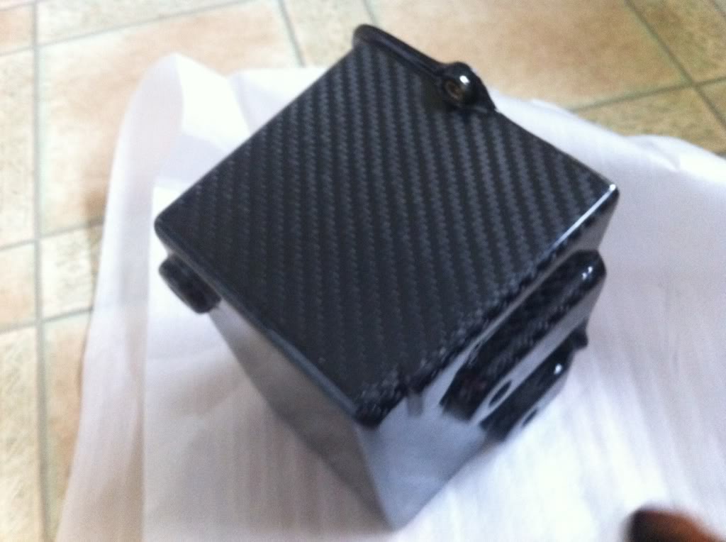 yth游艇会碳纤维:碳纤维成汽车电池箱轻量化材料