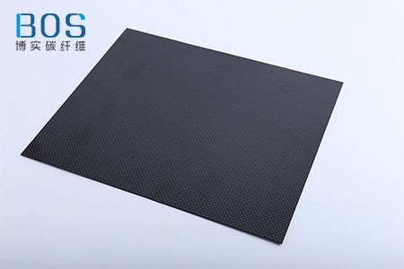 碳纤维板的力学性能受纤维方向的影响吗？